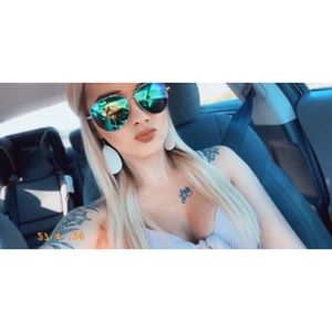 Meet your Posher, Leah